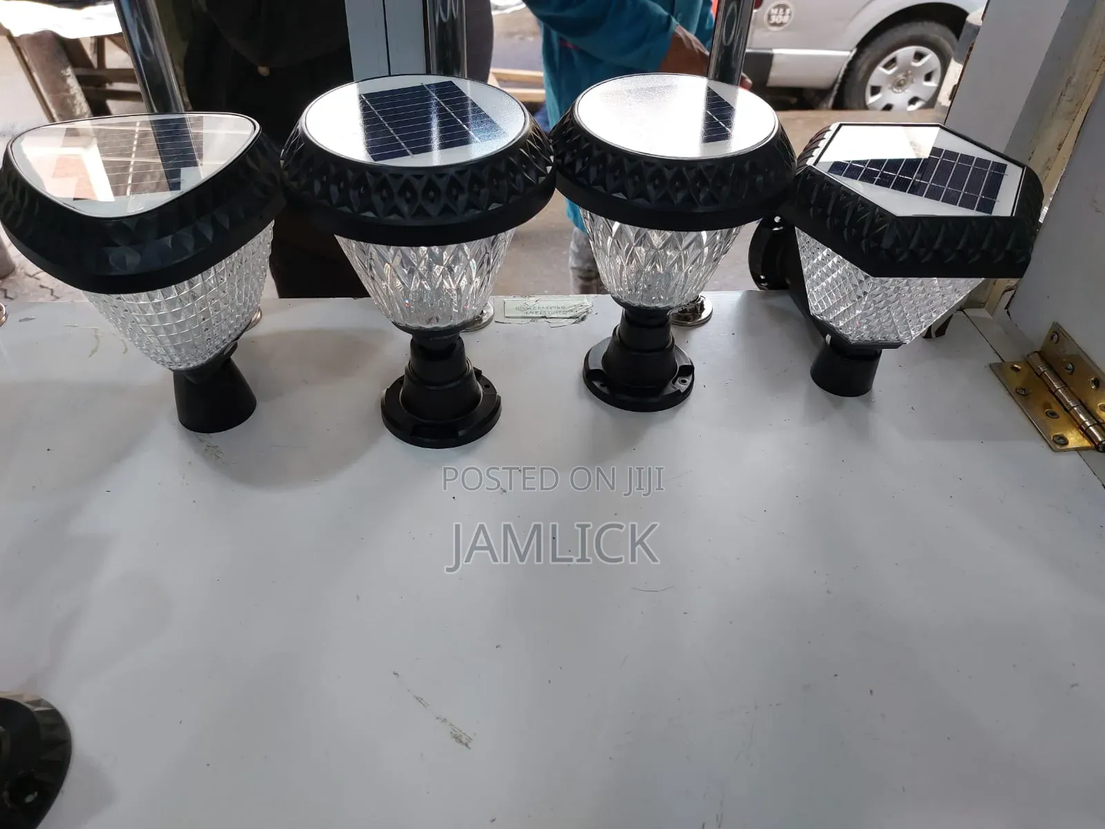 R10 Solar Gate/Wall Lamp - Eg