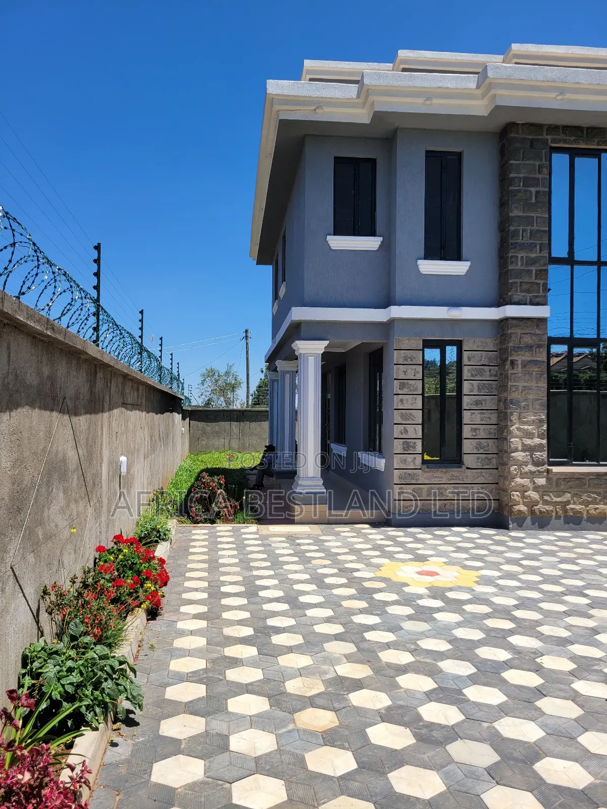 6bdrm Mansion in Njambu Tv, Karai for sale