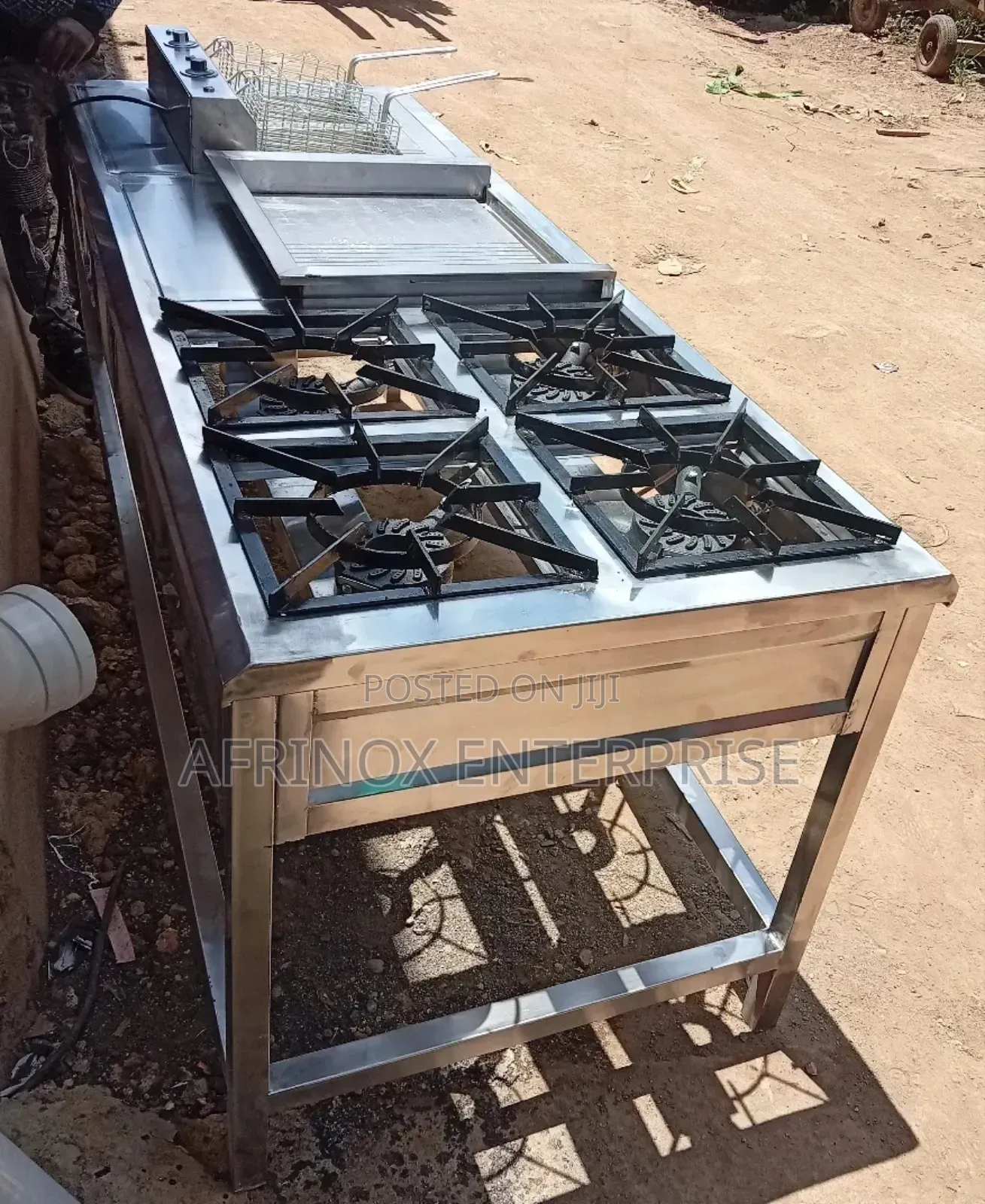 Sleek Stainless Gas Cooker for Sale! Commercial-Grade, Heavy-Duty