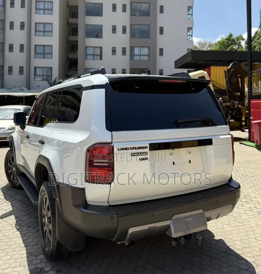Toyota Land Cruiser Prado 2.8 2024 White