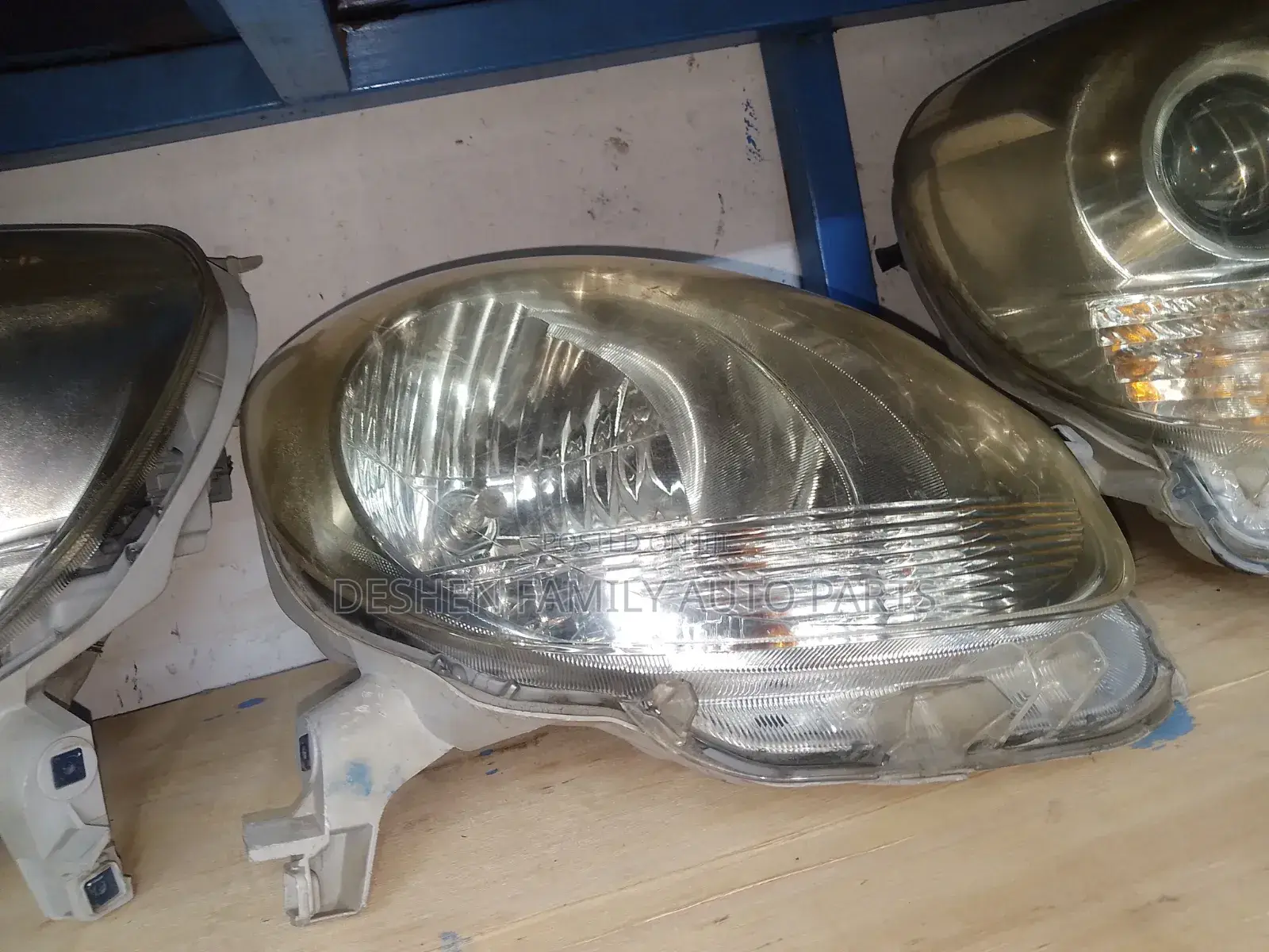 Nissan March Headlight / Headlamp * 