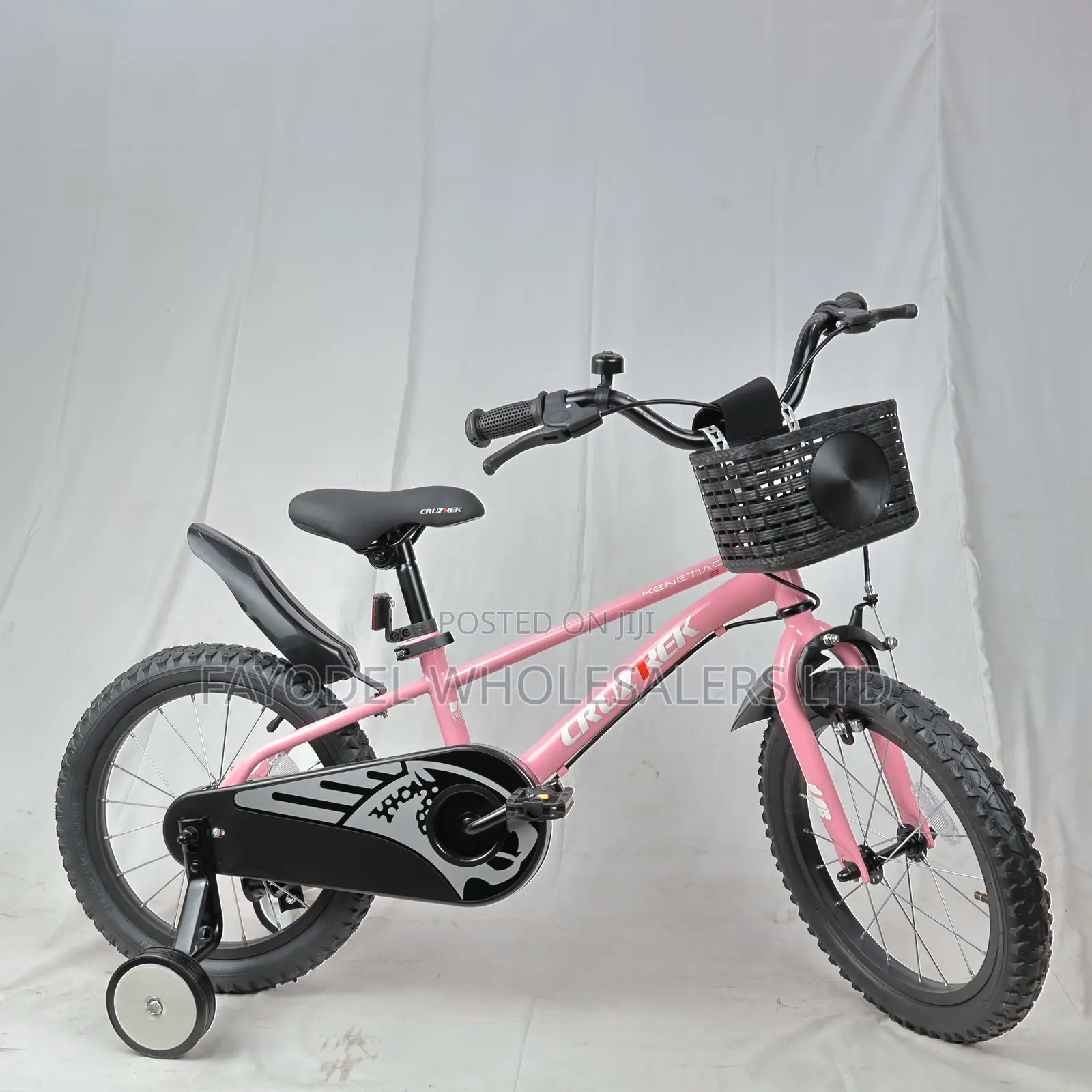 Cruztrek Kids Bike Size 16 With Training Wheels