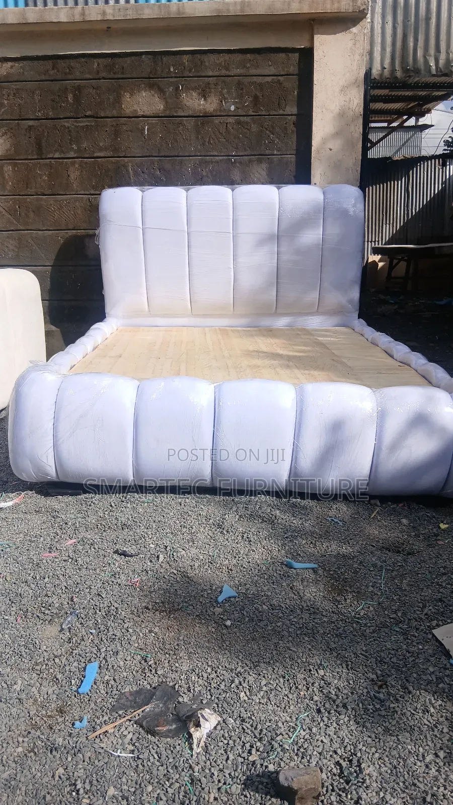 5by6 Luxe Bubble Upholstered Bed.