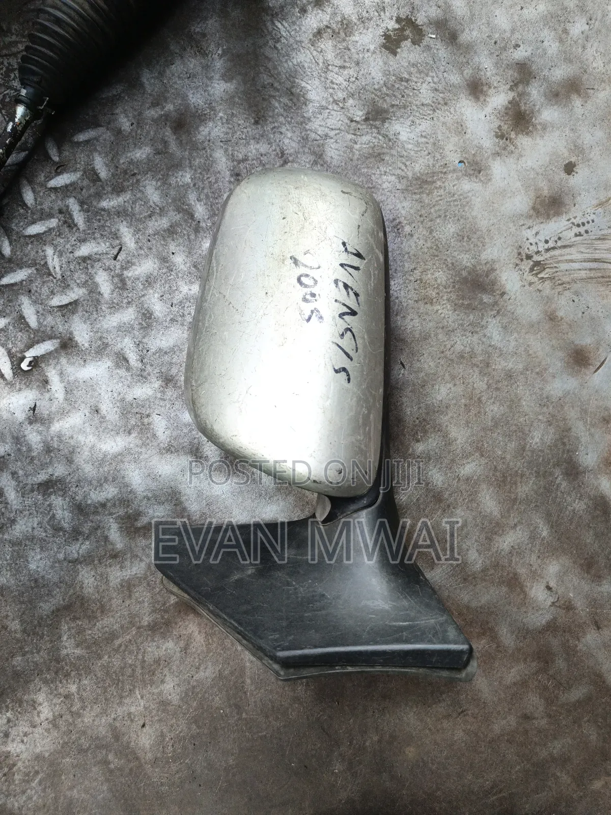 Avensis 2005 Side Mirror No Signal Left Only