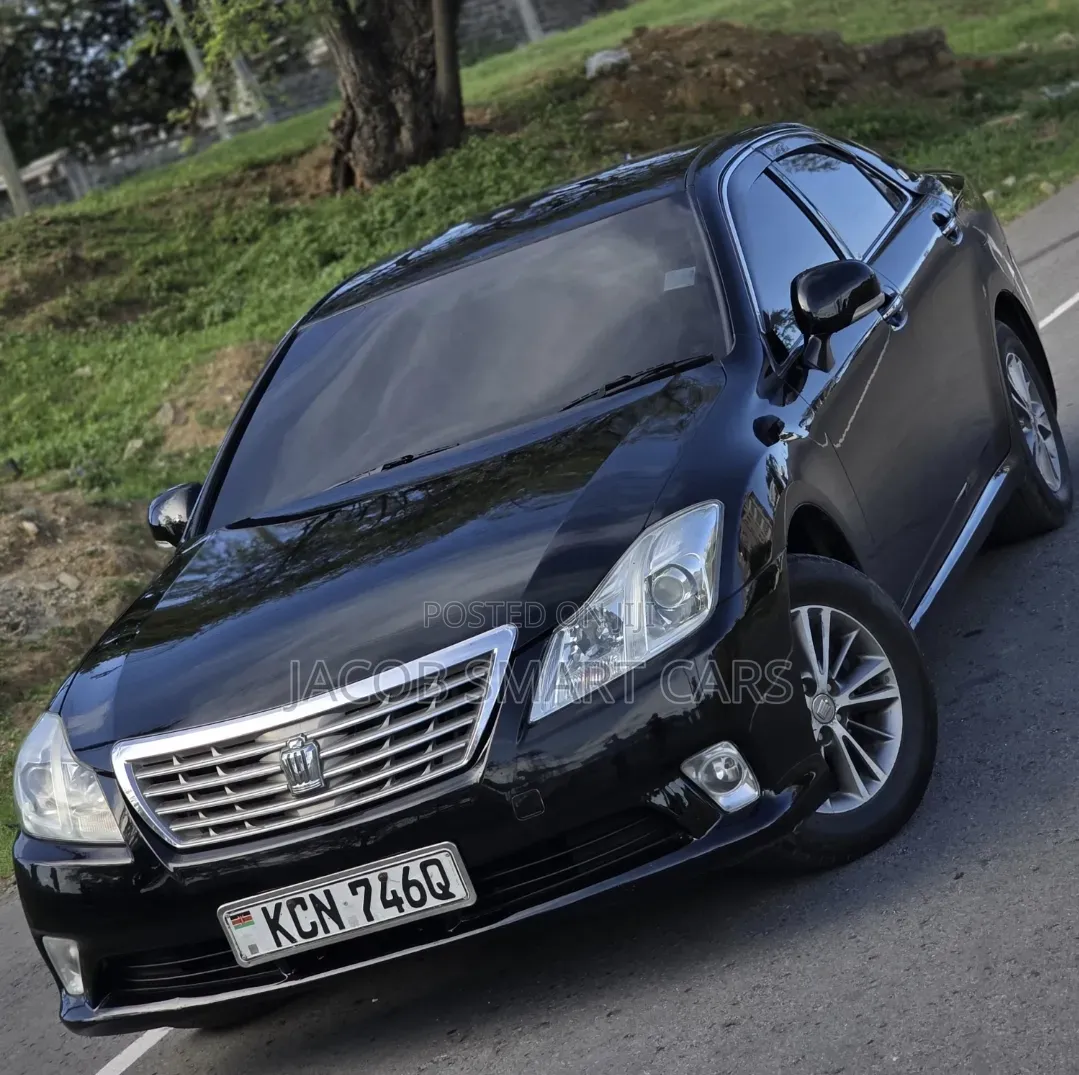 Toyota Crown 2012 Black