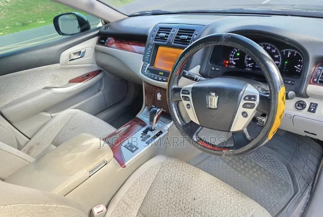 Toyota Crown 2012 Black