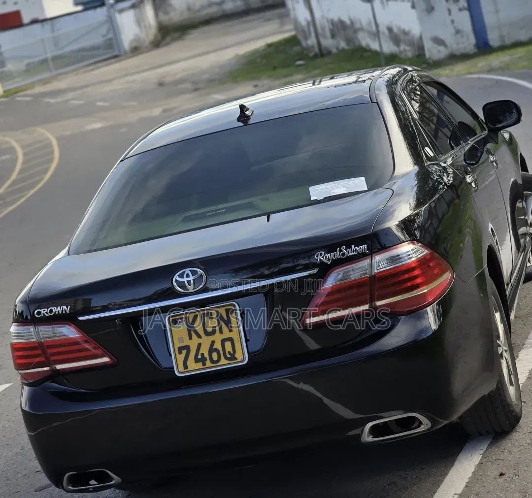 Toyota Crown 2012 Black