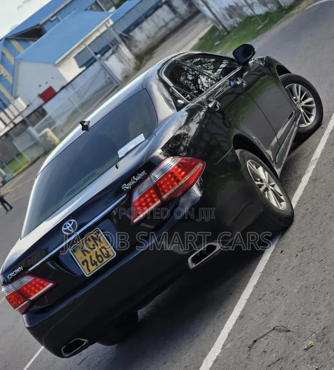 Toyota Crown 2012 Black