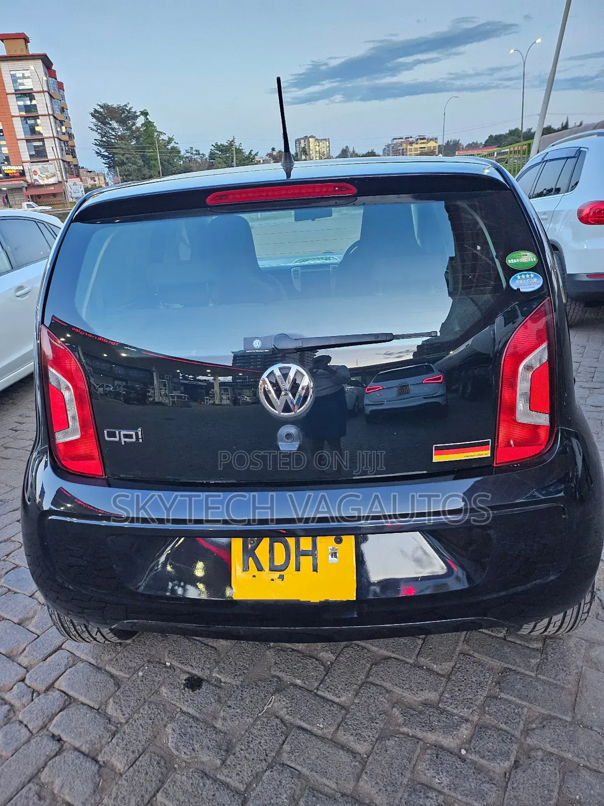 Volkswagen Up 2016 Black
