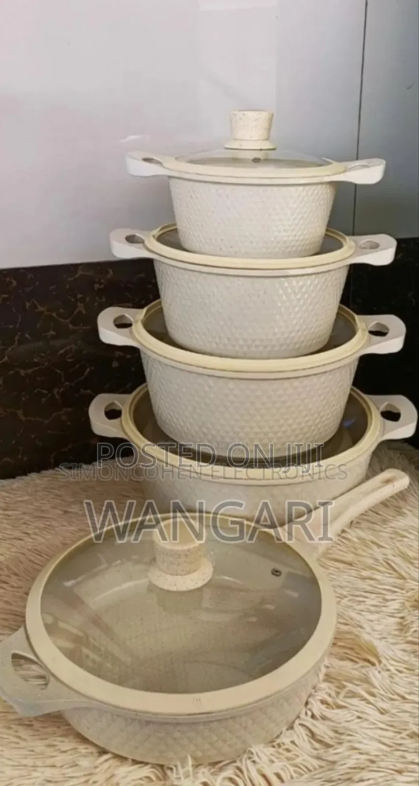 Colour White. Granted Bosch 10pcs Cookwares