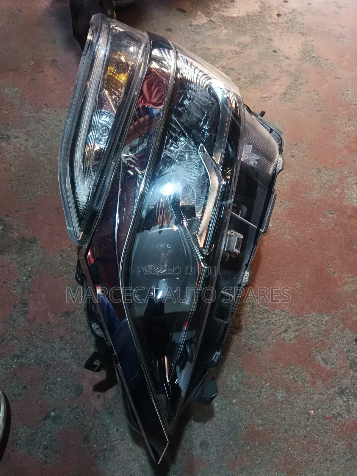 Headlight Nissan Serena 2018 Model Xenon