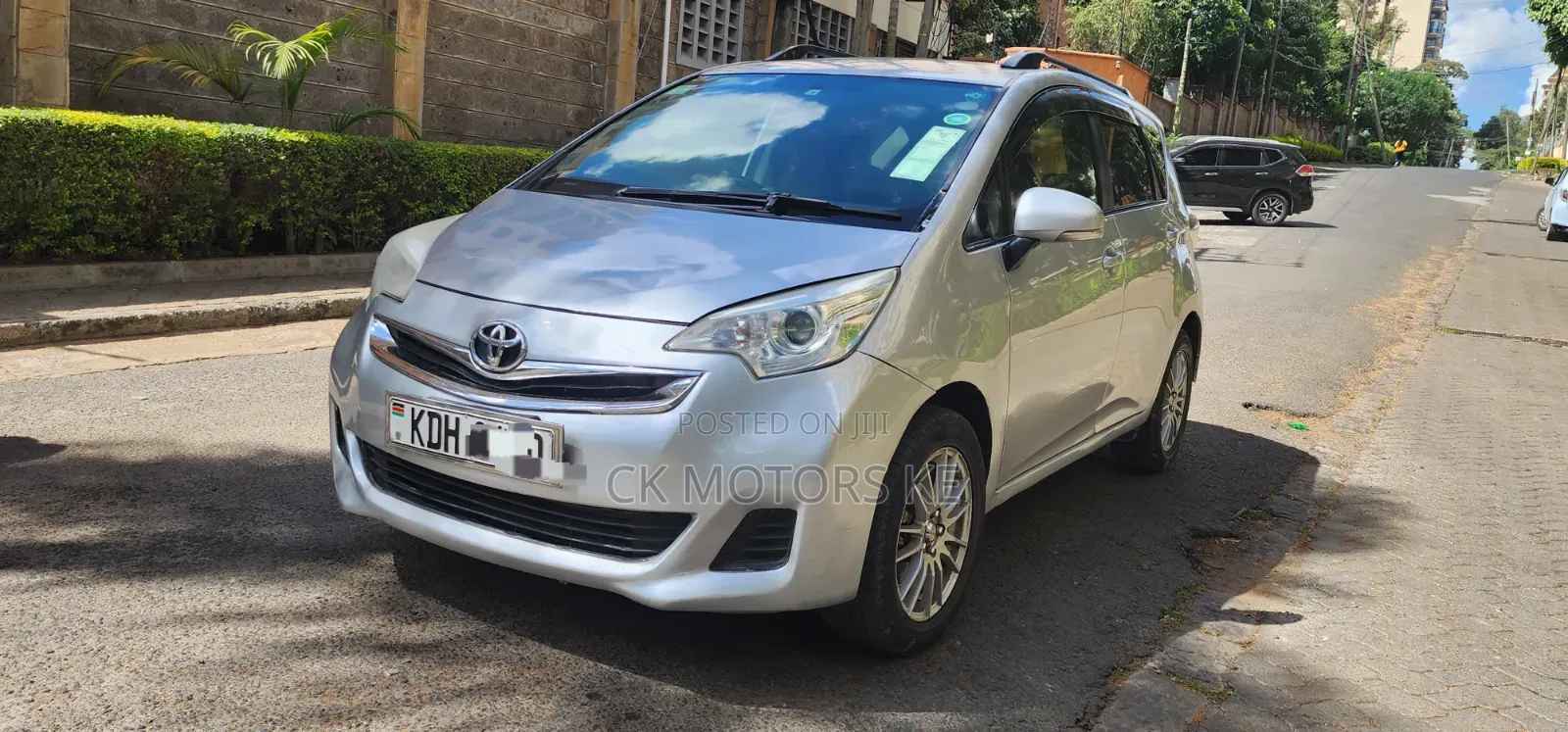 Toyota Ractis 1.3 FWD 2014 Silver