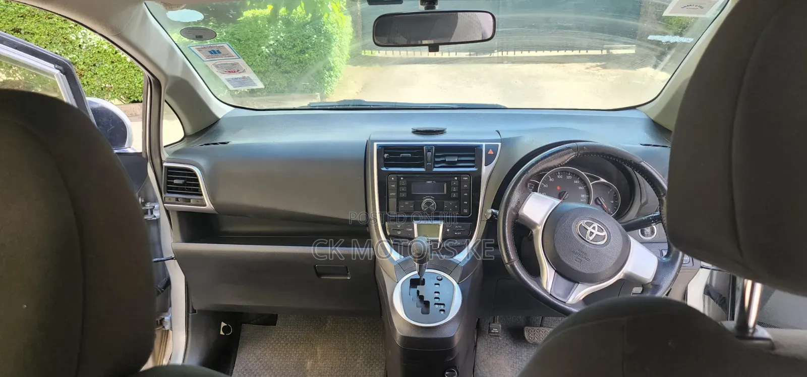 Toyota Ractis 1.3 FWD 2014 Silver