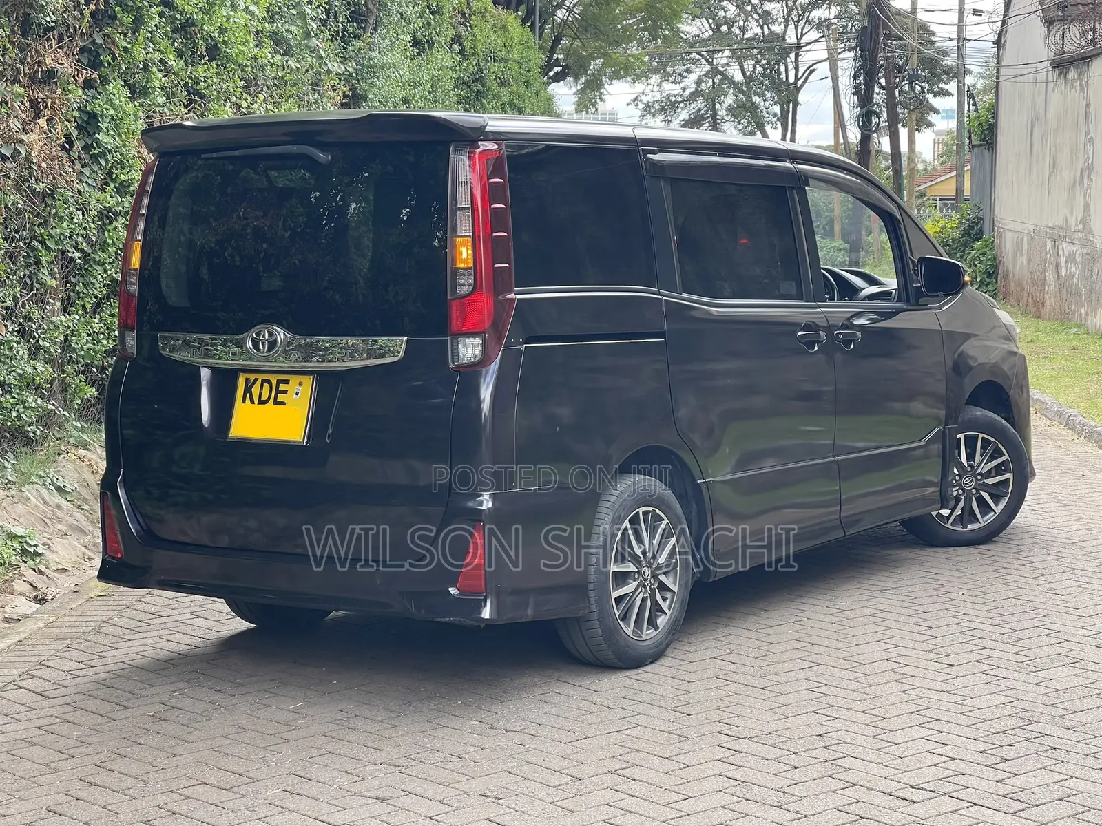 Toyota Noah 2014 Brown