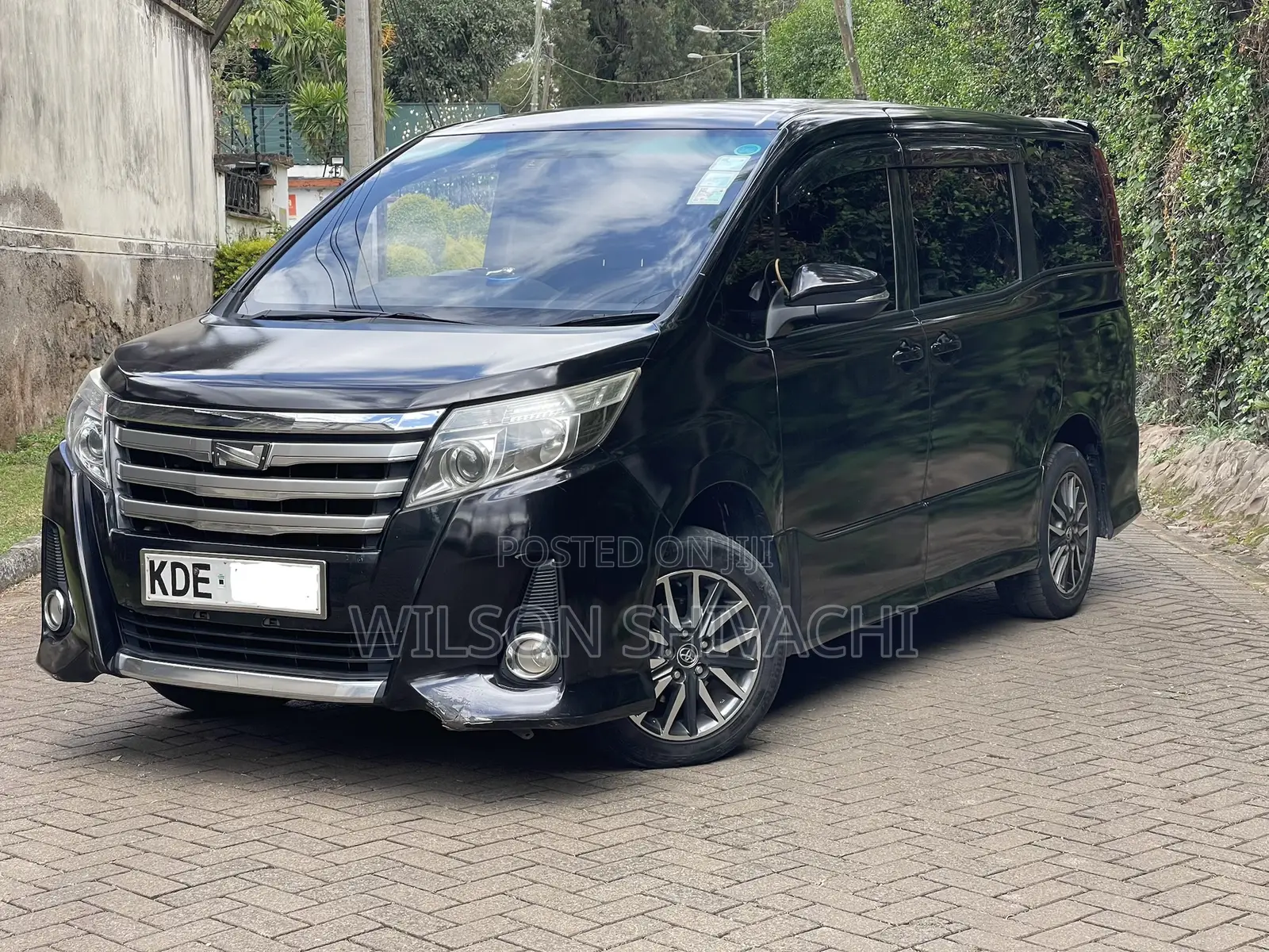 Toyota Noah 2014 Brown