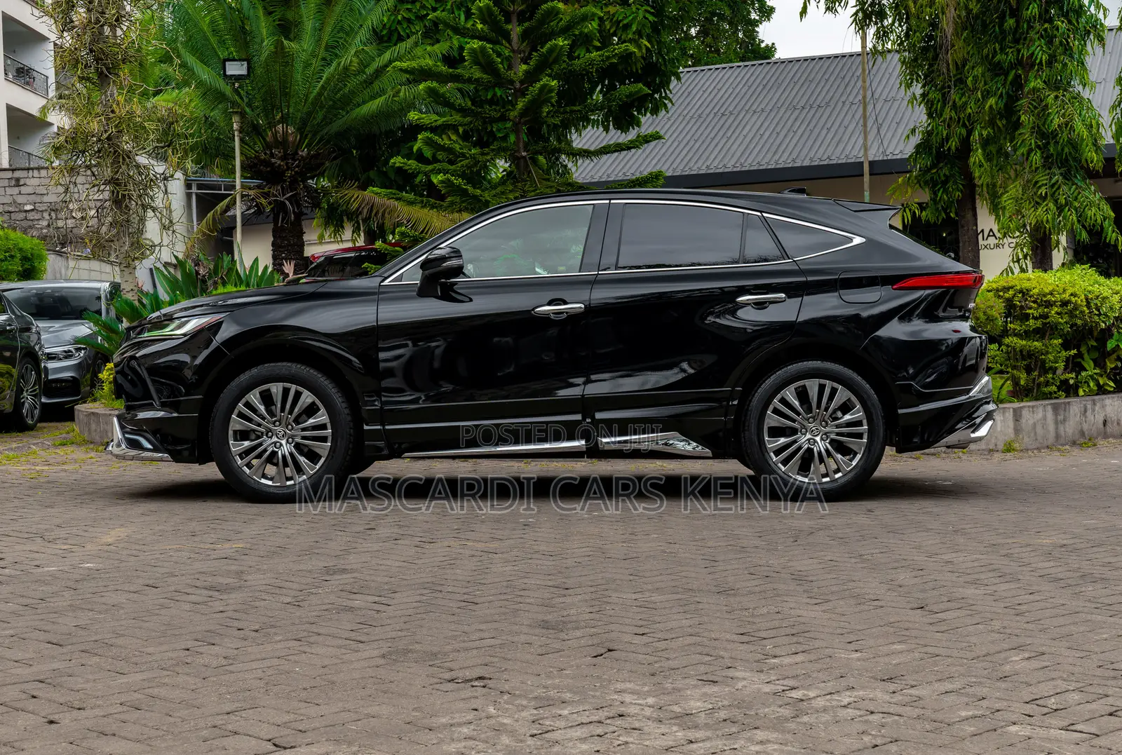 Toyota Harrier 2.0 4WD 2020 Black