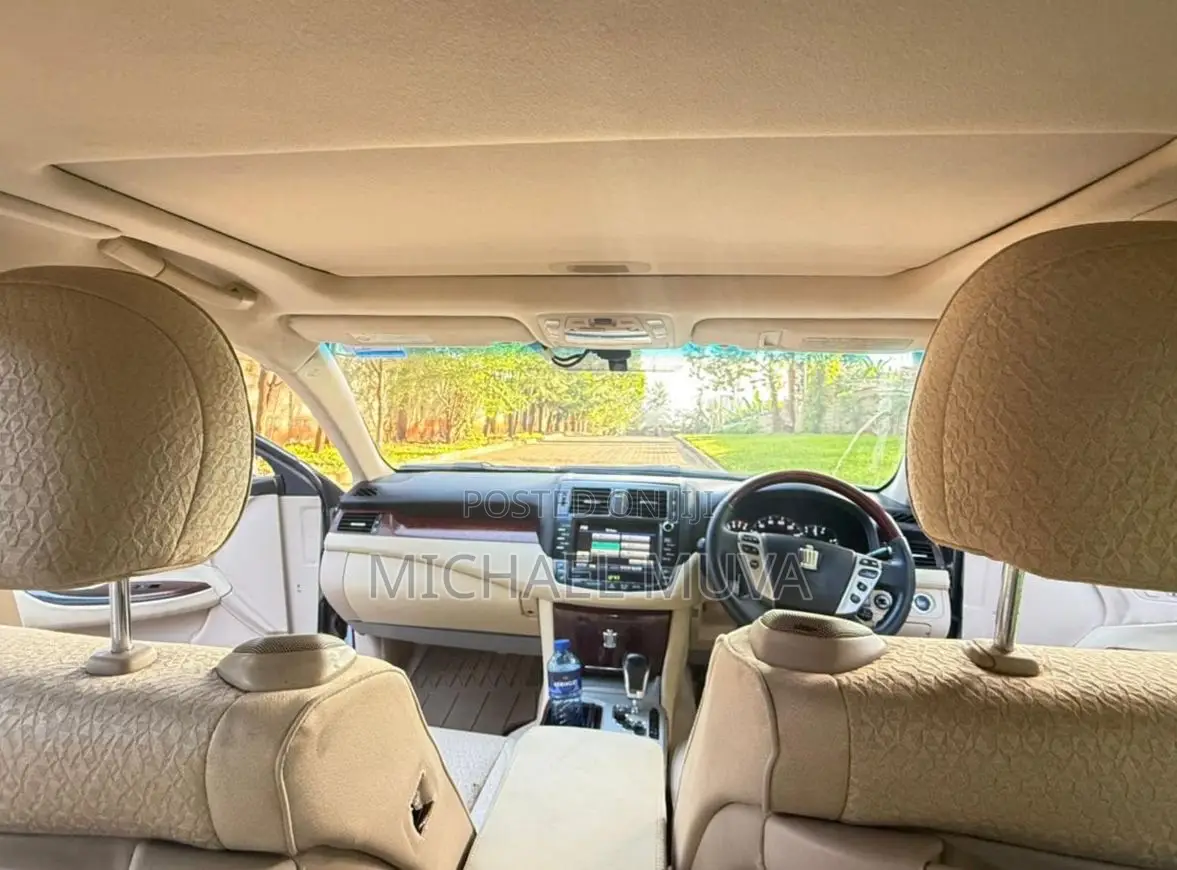 Toyota Crown 2012 Silver