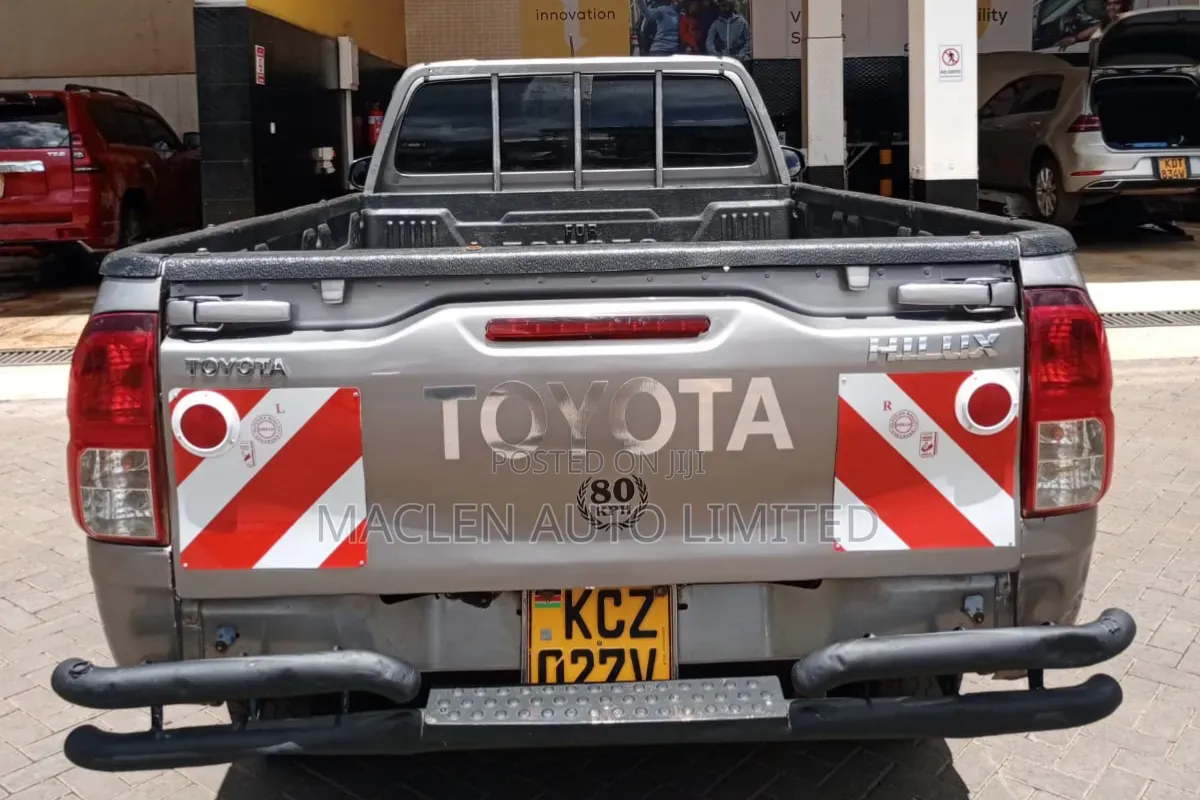Toyota Hilux 2020 Gray
