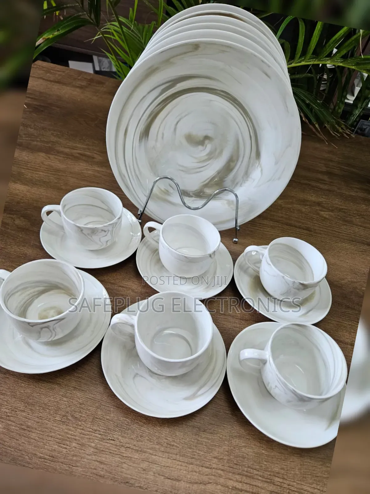 18 Piece Dinnerware Set – Comes With Matching Coffee Cups