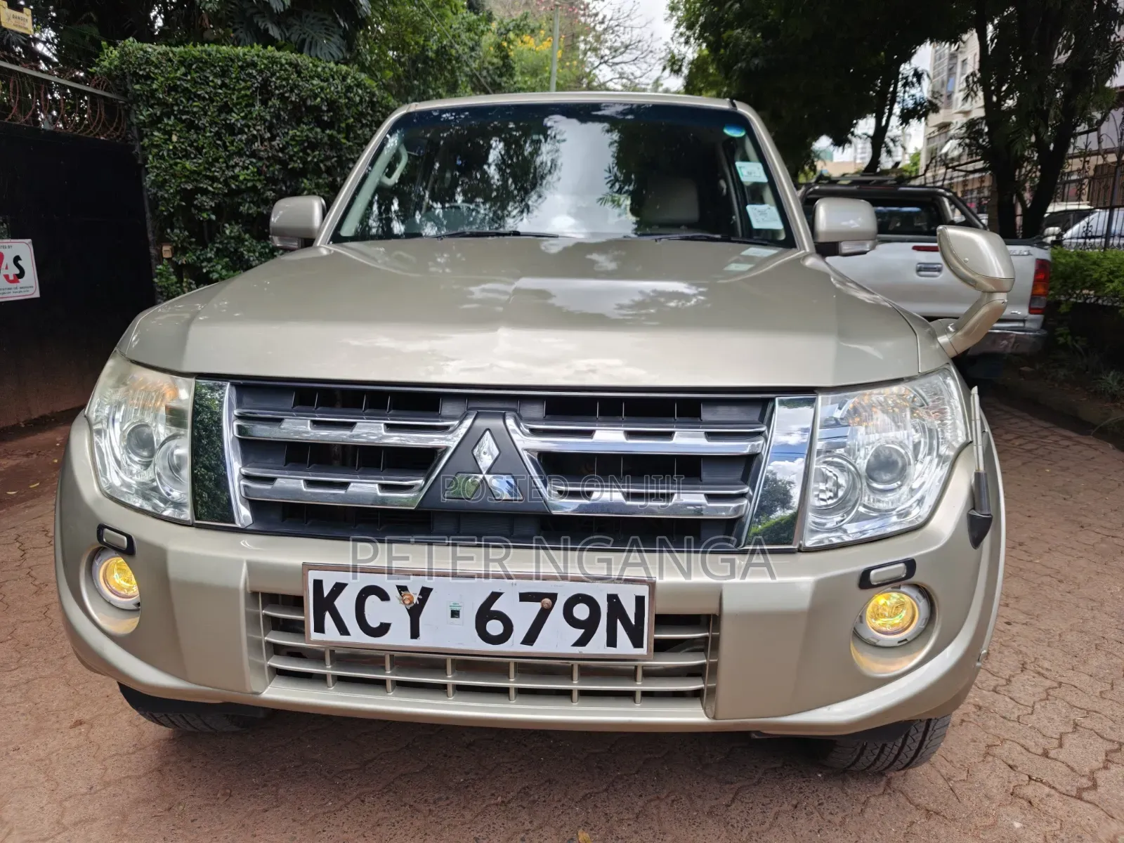 Mitsubishi Pajero V80 3.0 VR-I 2013 Gold