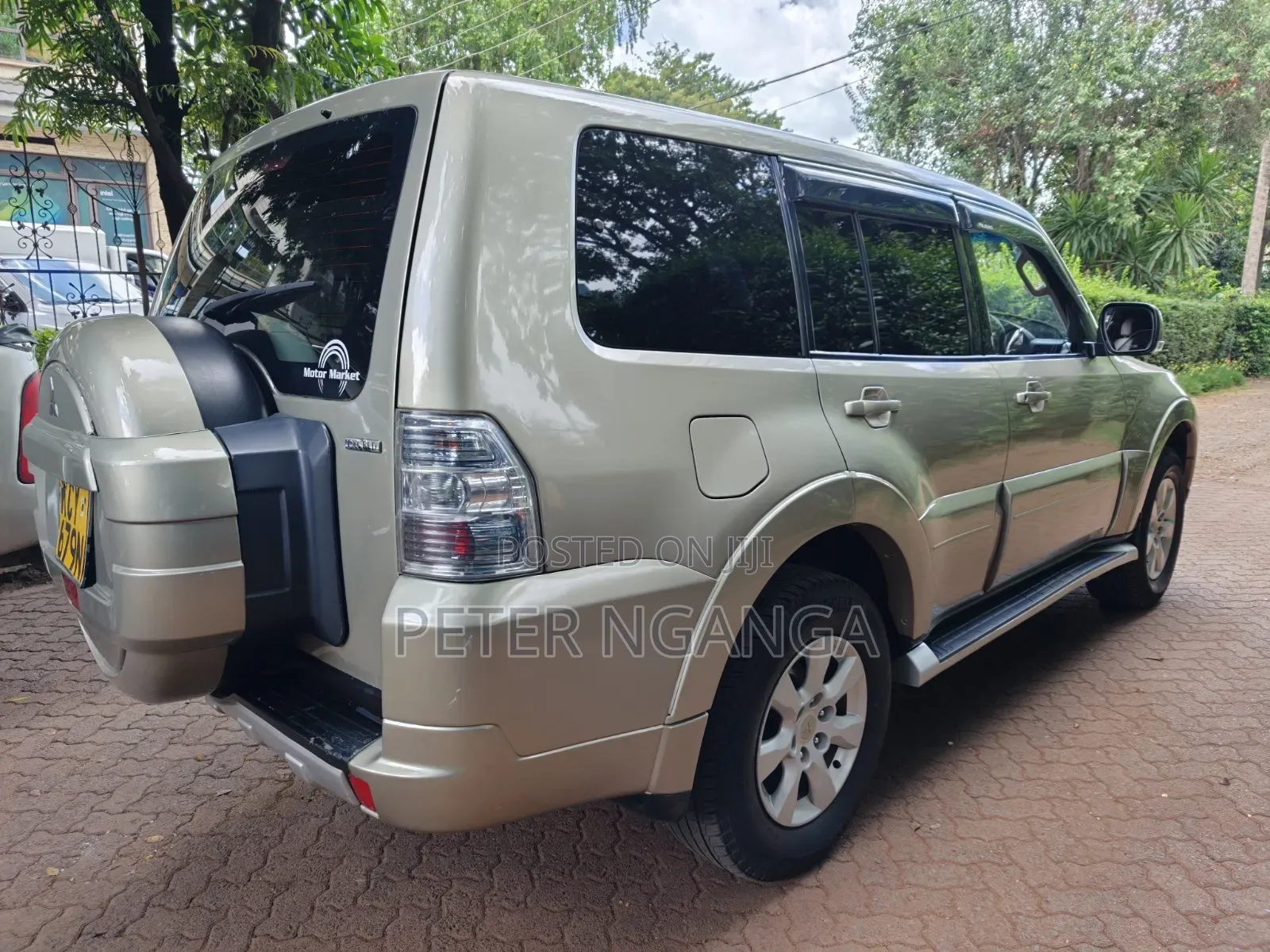 Mitsubishi Pajero V80 3.0 VR-I 2013 Gold