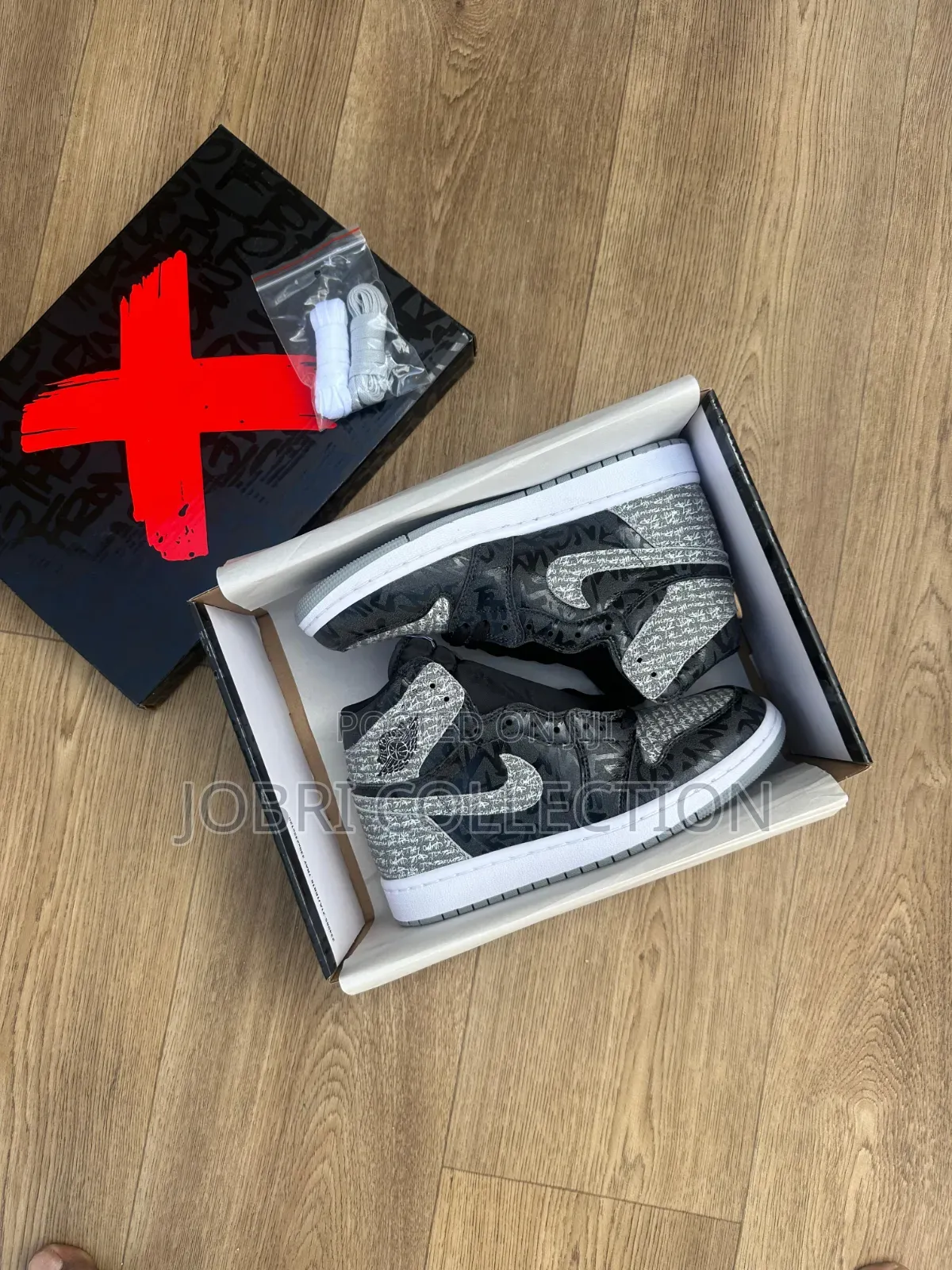 Air Jordan 1 Retro High 'Rebellionaire'
Sneakers