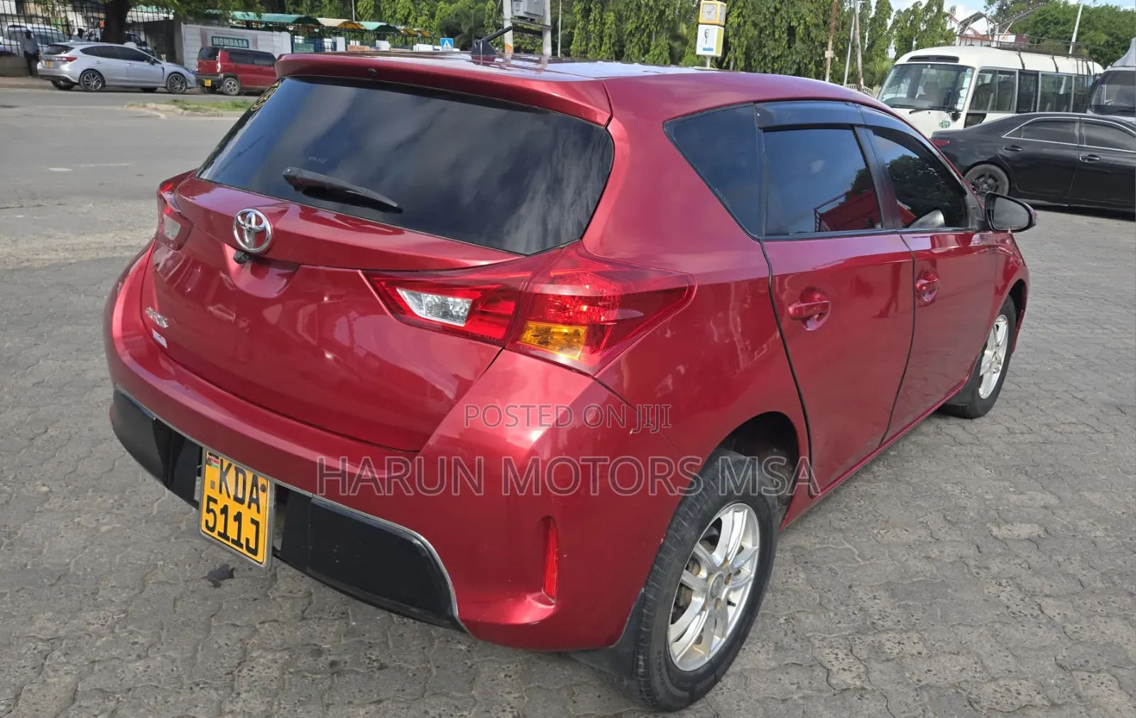 Toyota Auris 2014 Red
