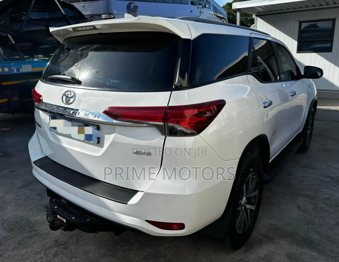 Toyota Fortuner 2.8 D AWD 2019 White