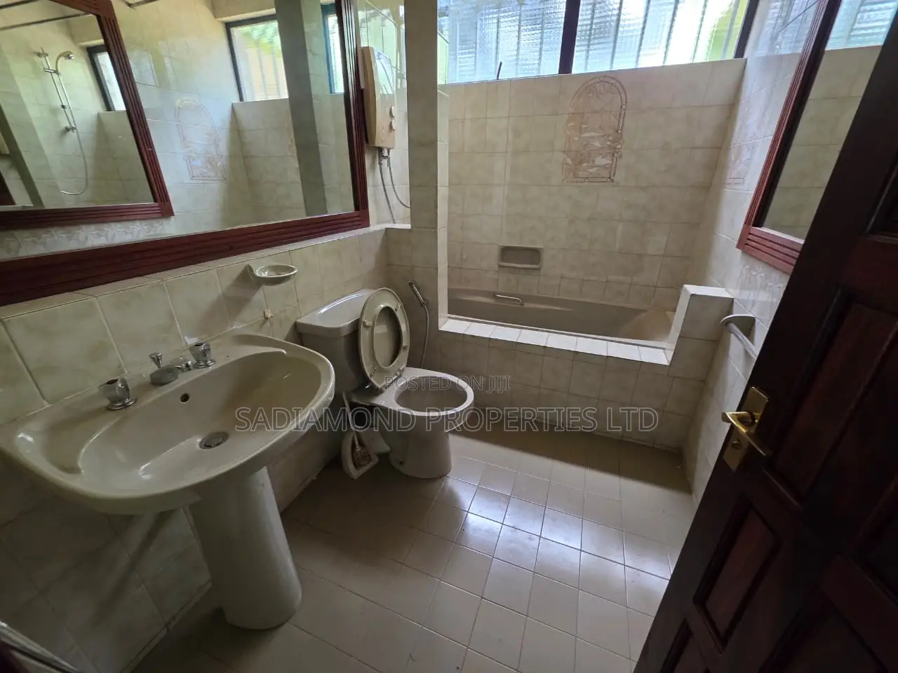 5bdrm Townhouse / Terrace in Muthaiga for rent