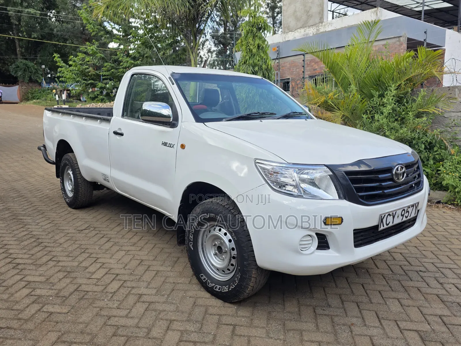 Toyota Hilux 2012 White