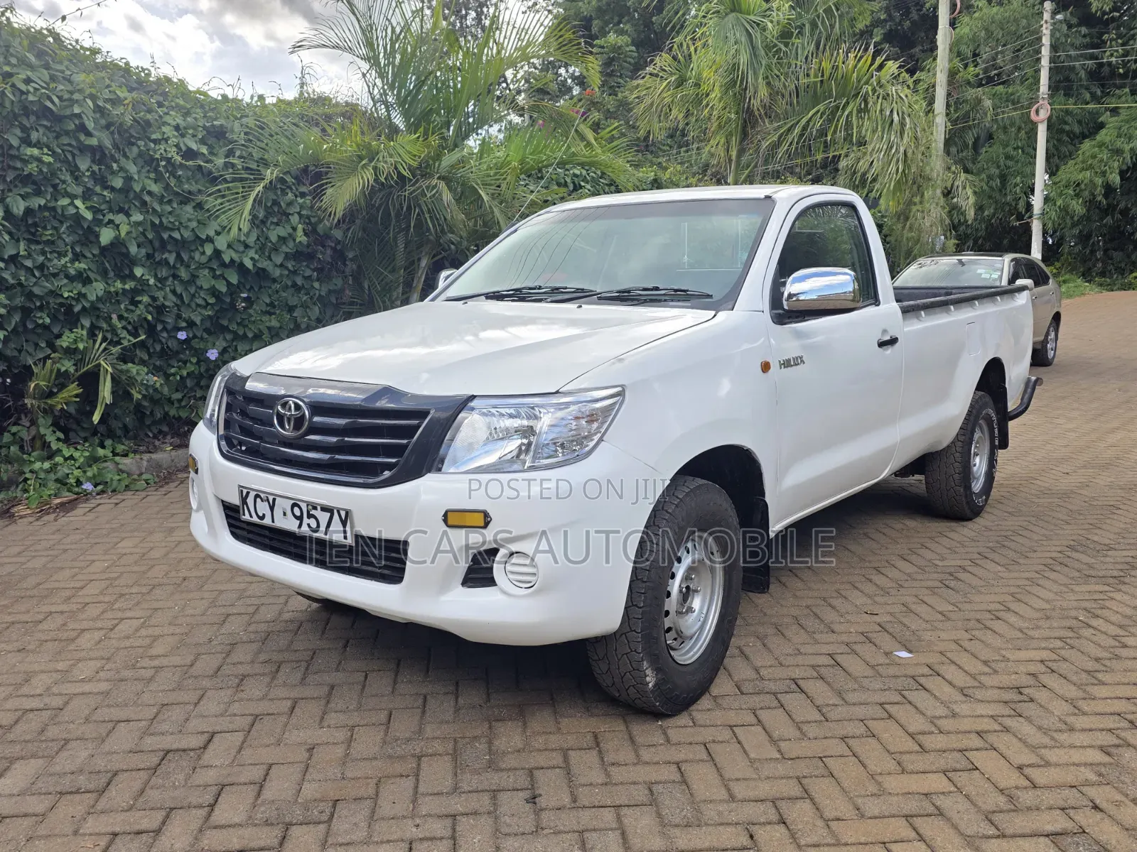 Toyota Hilux 2012 White