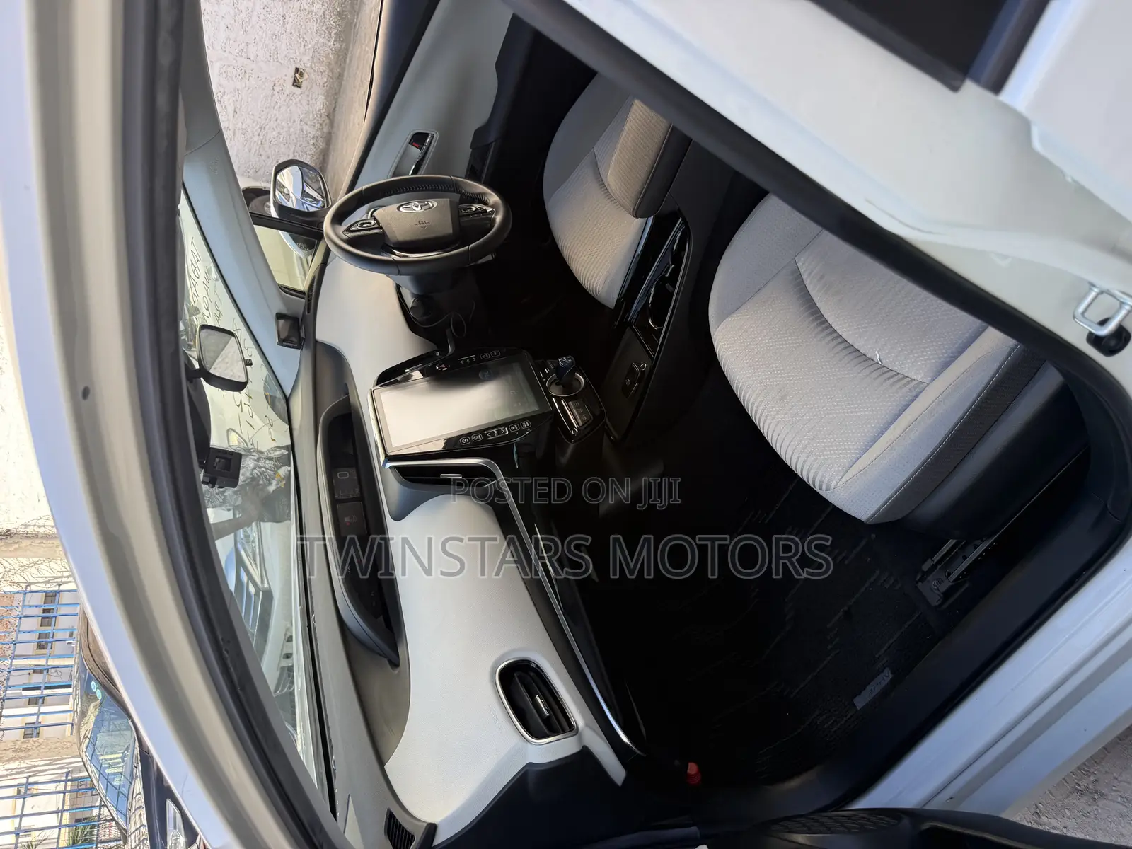 Toyota Prius 2019 White
