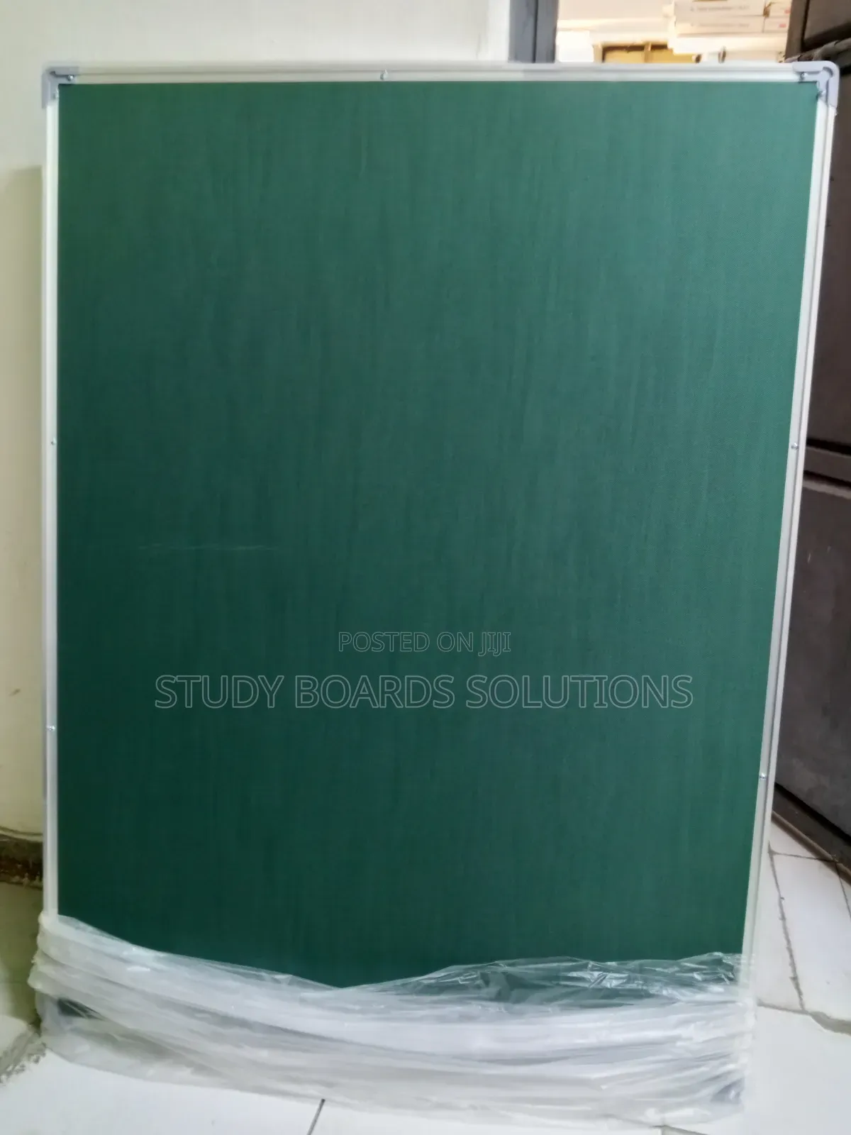 Light Good Quality Imported 4ftx3ft Pin Board