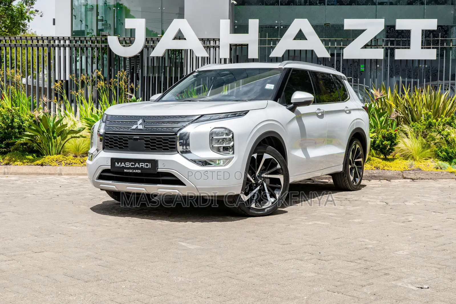 Mitsubishi Outlander 2023 White