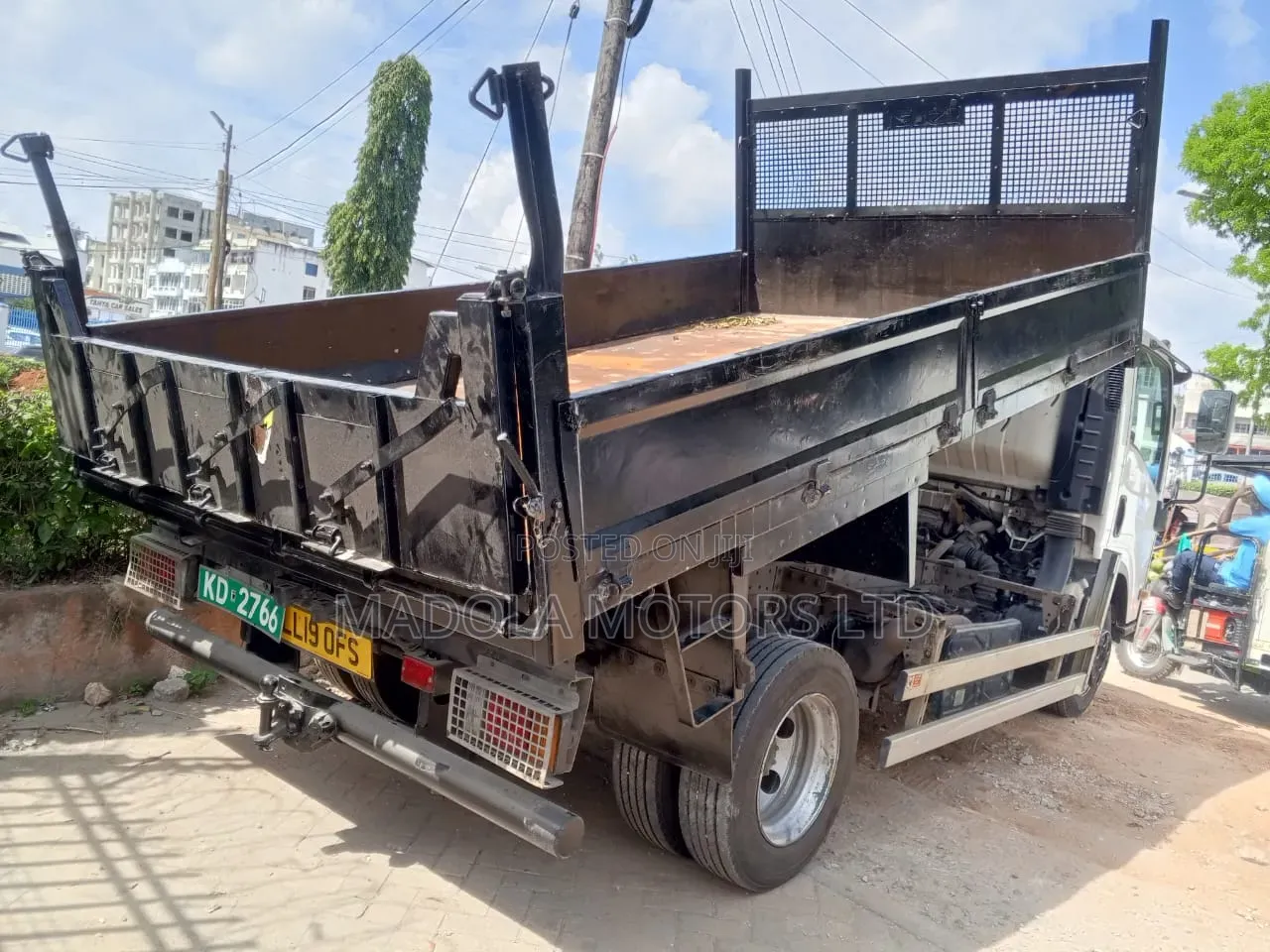 Isuzu Tipper N75
