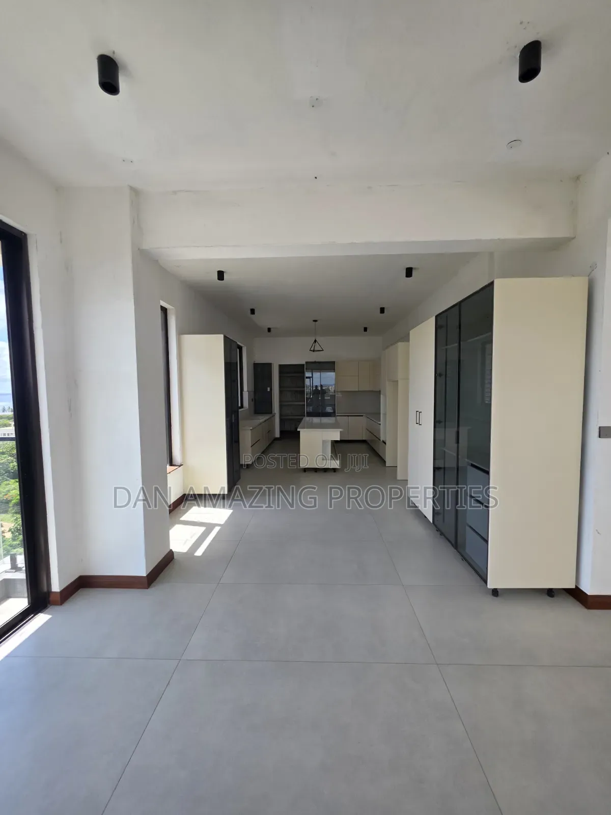 5bdrm Penthouse in Nyali for sale