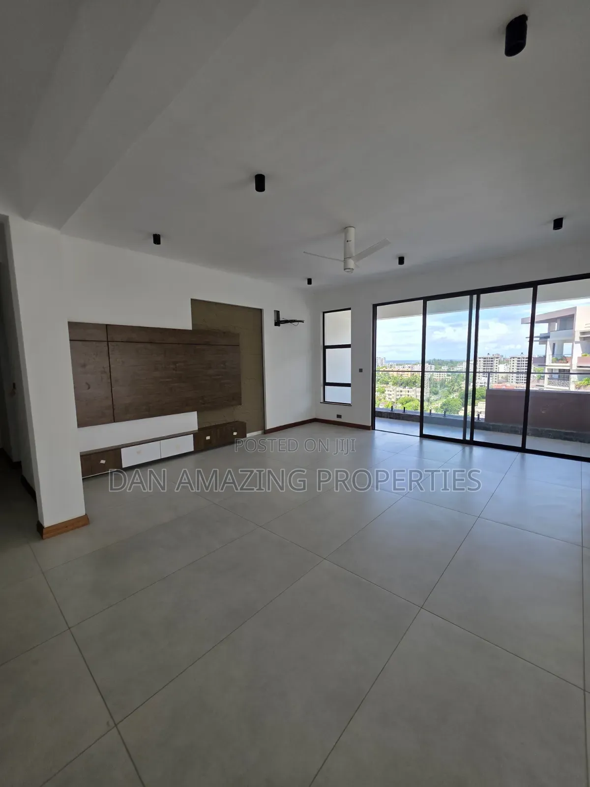 5bdrm Penthouse in Nyali for sale