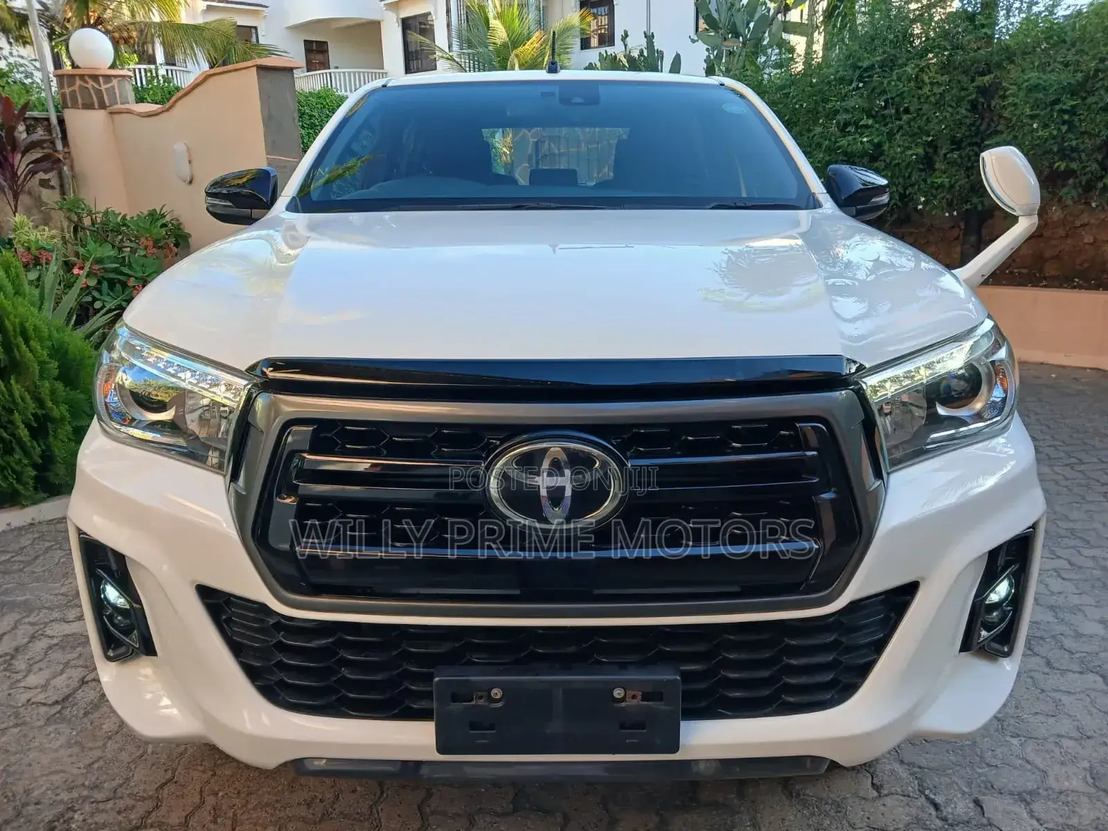 Toyota Hilux Revo Double Cab Deisel 2.4 AWD 2019 White