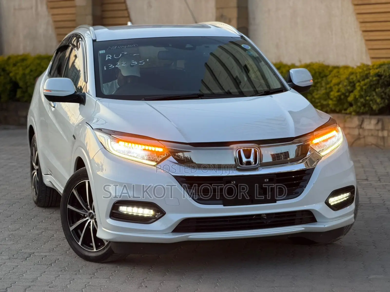 Honda Vezel 1.5 Hybrid 4WD 2018 White