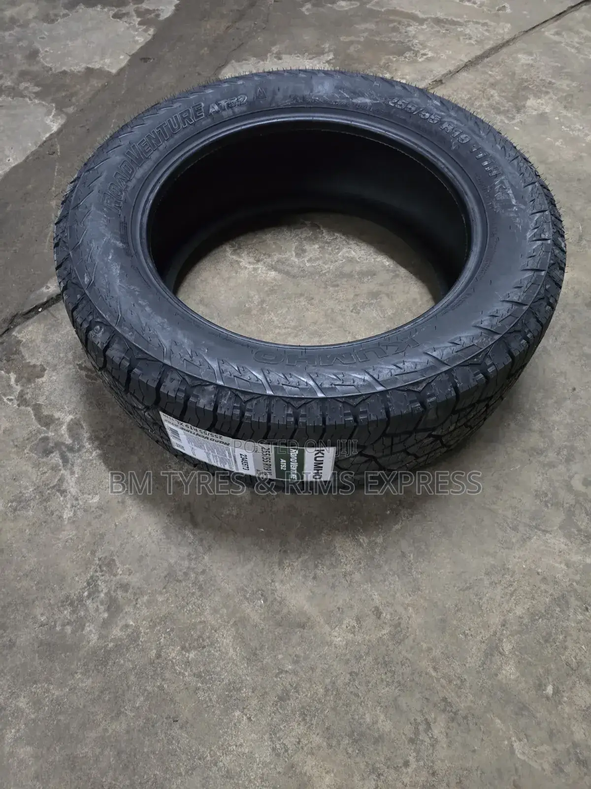 255/55 R19 Khumo Tyres (All Terrein) Korea.