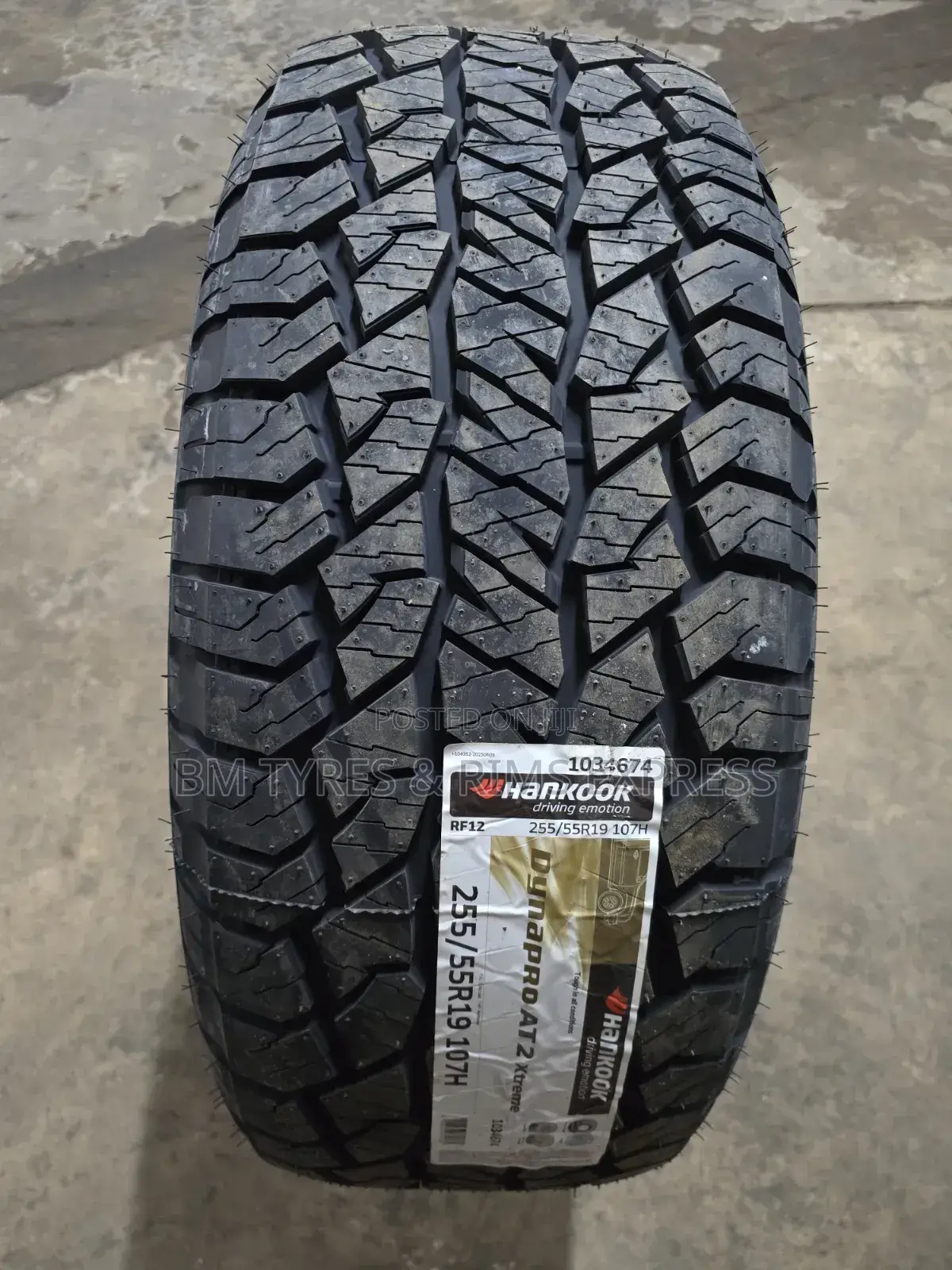 255 /55 R19 Hankhook Tyres (Korea)