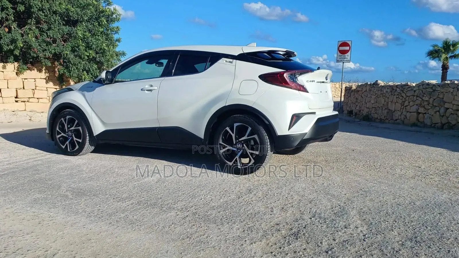 Toyota C-HR XLE FWD Sport Utility (2.0L 4cyl 2AM) 2018 Pearl