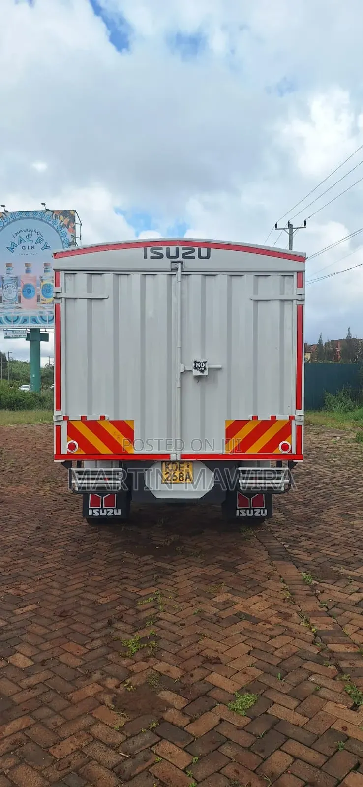 Isuzu NQR Lorry