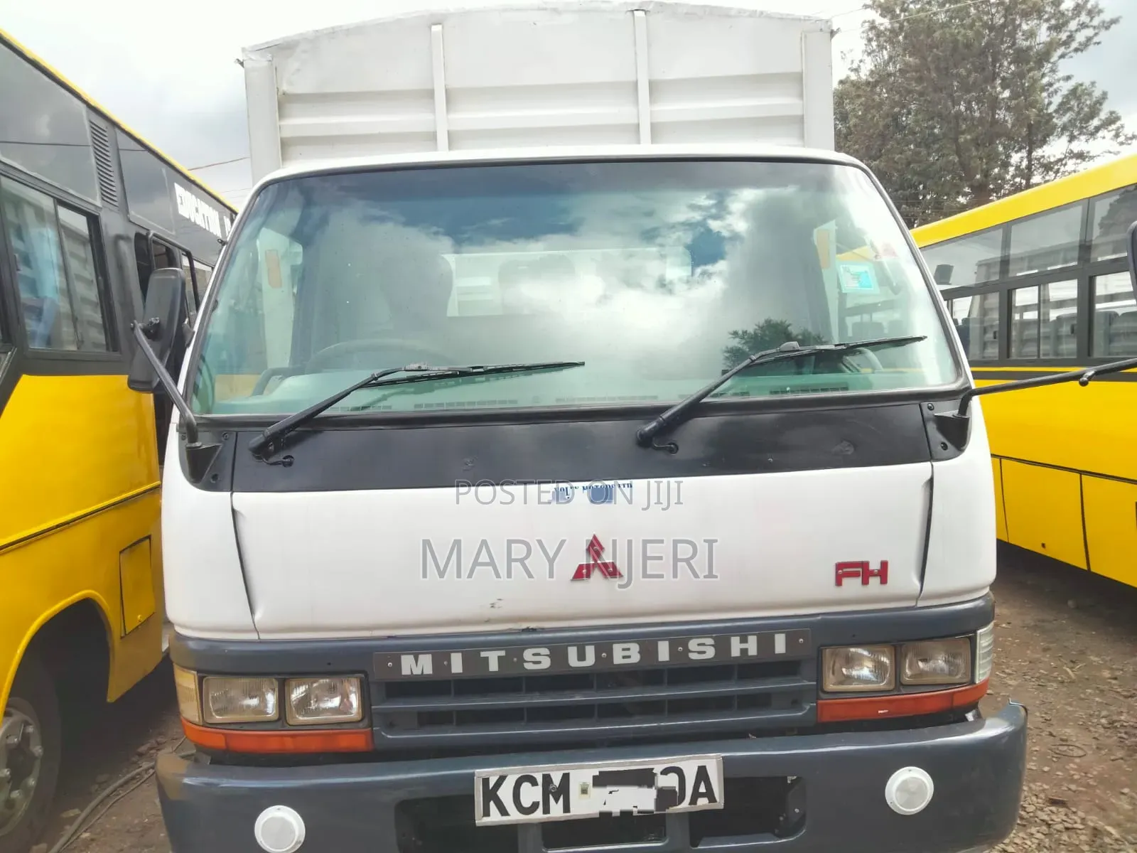 Mitsubishi Fh 215 Truck 2015 White