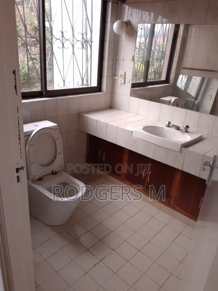 4bdrm Maisonette in State House Area for sale