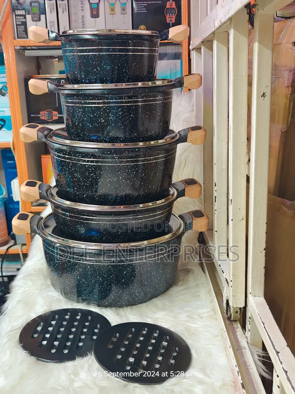 Ucc Black 12pcs Cookware Set.