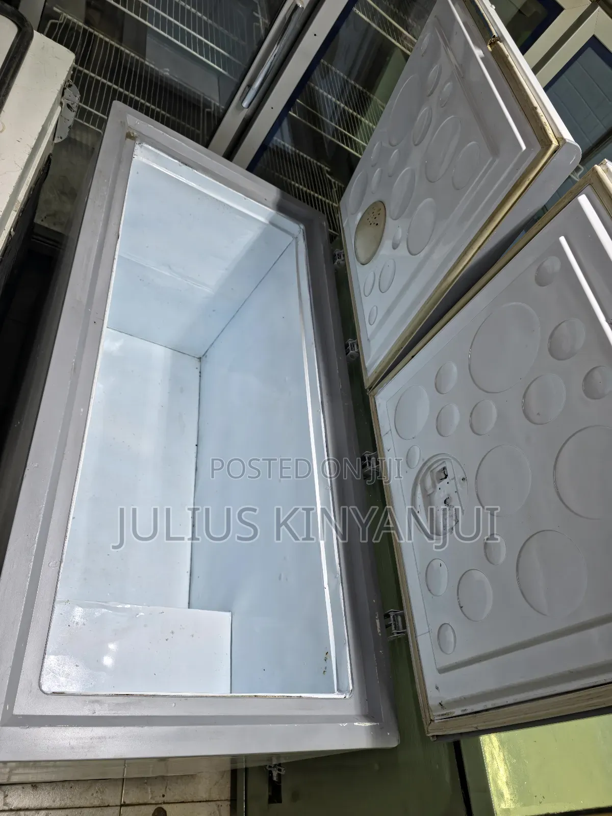 Closed Top Double Door Freezer