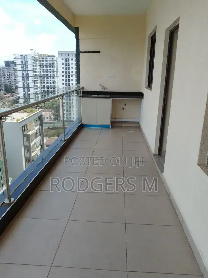 4bdrm Penthouse in State House Area for rent