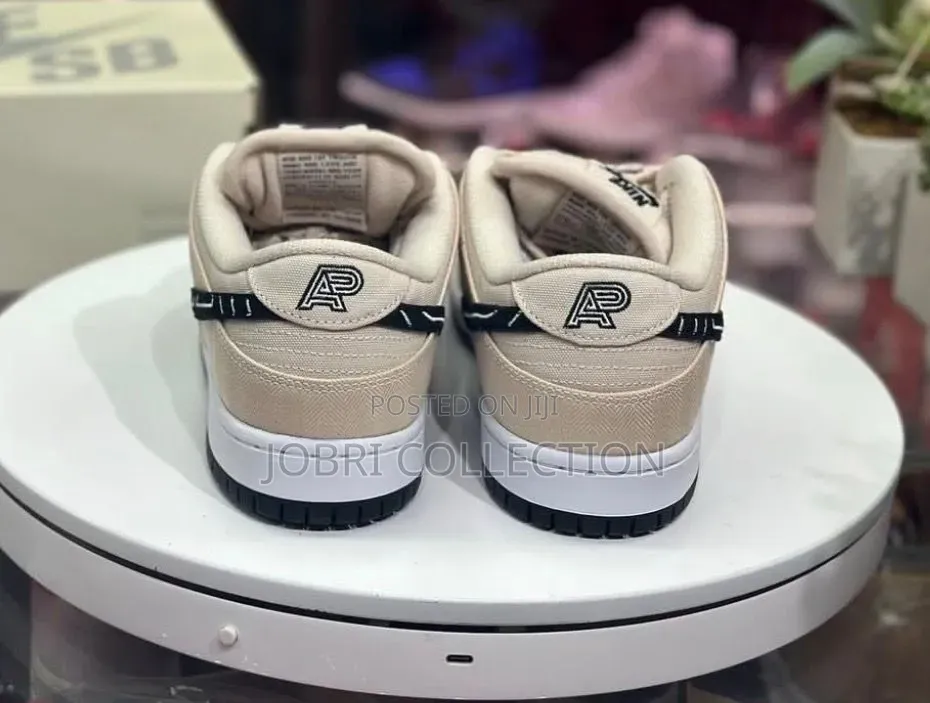 Nike Sb Dunk Low”Pro Pearl White Fossil “
Quality Leather Sneakers