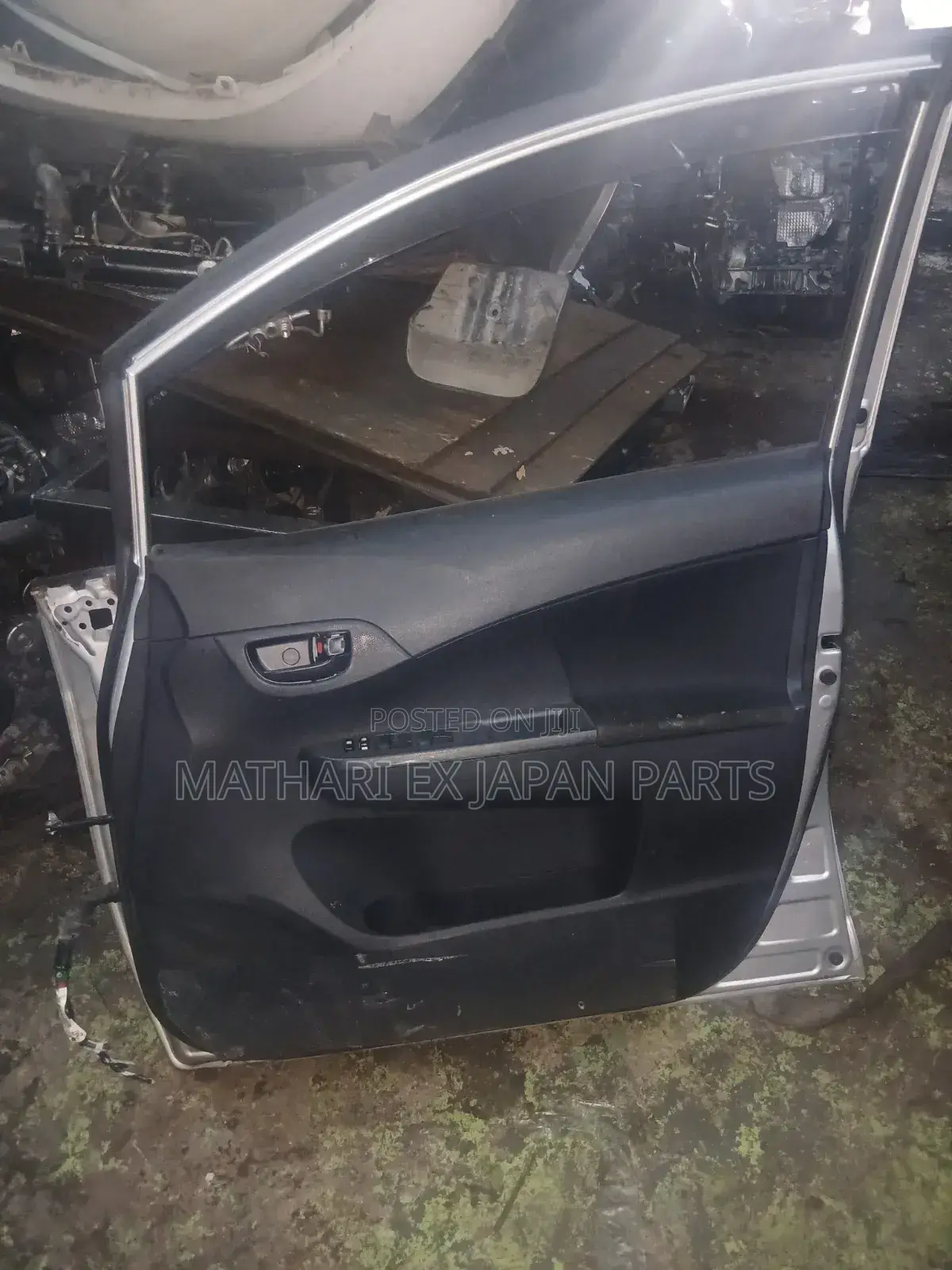 Toyota Ractis Scp120 Driver Door 2010–2015 Original Ex-Japan